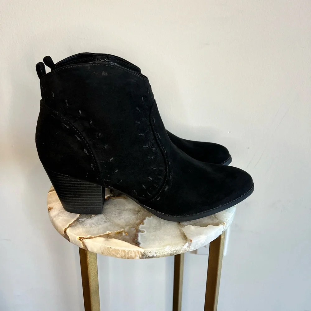 NWOT Qupid | Women’s Black Western Suede Booties 9 - Picture 1 of 12